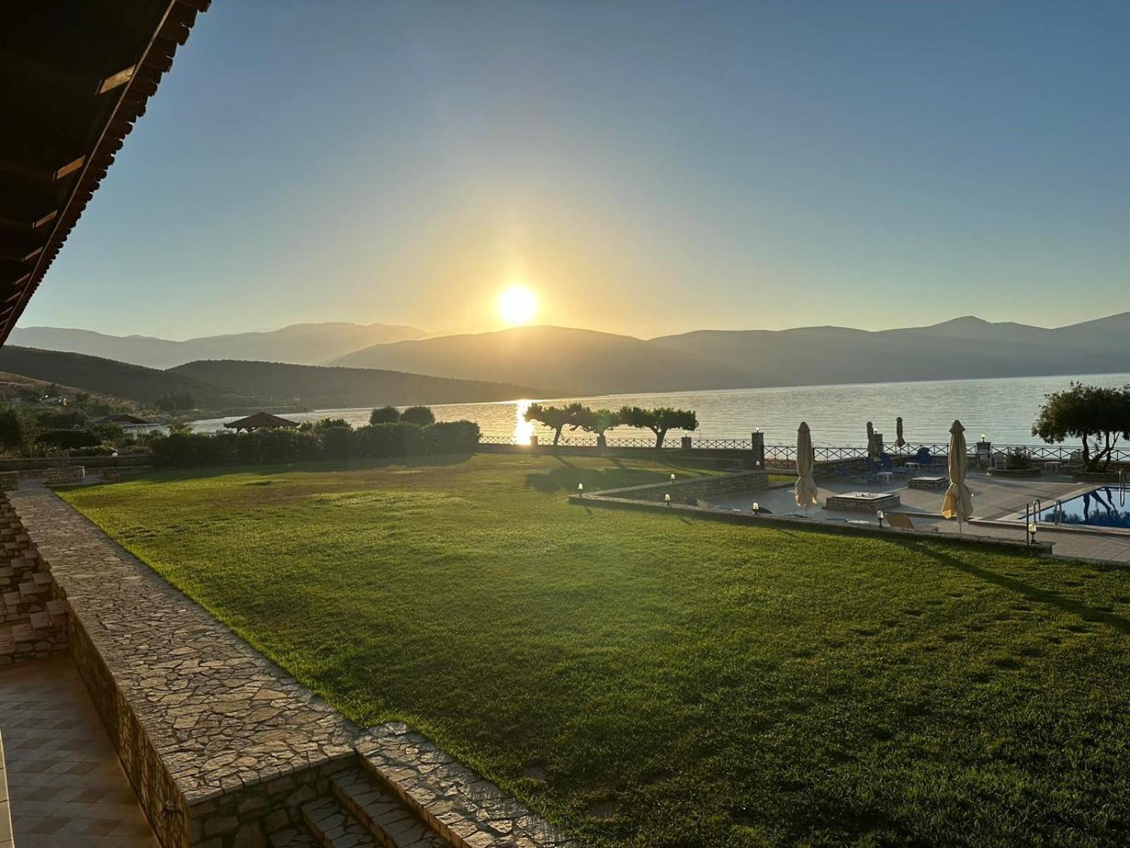Europa Beach Hotel Galaxidi ภายนอก รูปภาพ