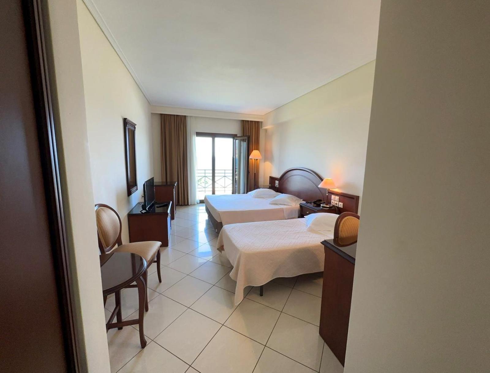 Europa Beach Hotel Galaxidi ภายนอก รูปภาพ