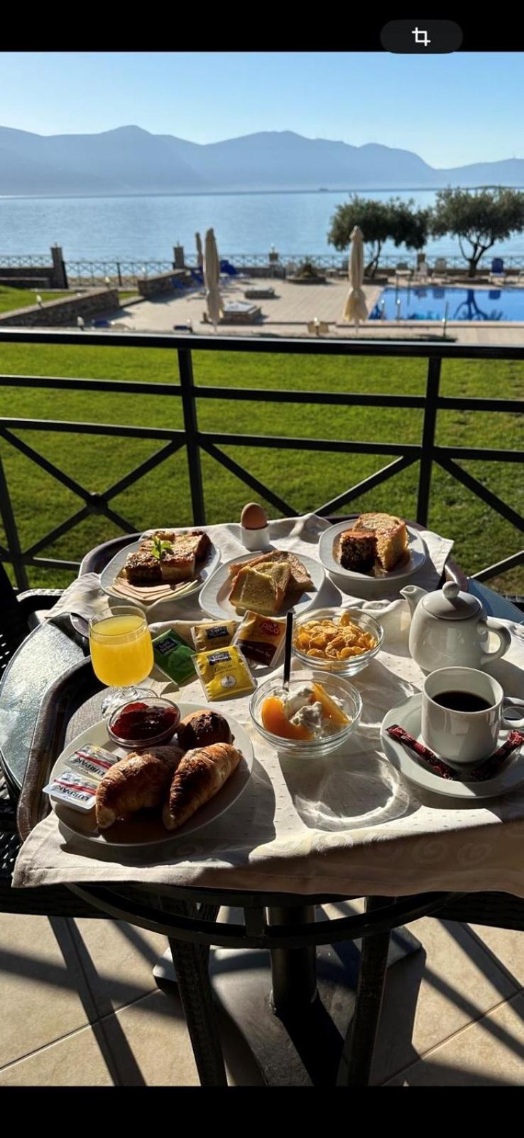 Europa Beach Hotel Galaxidi ภายนอก รูปภาพ