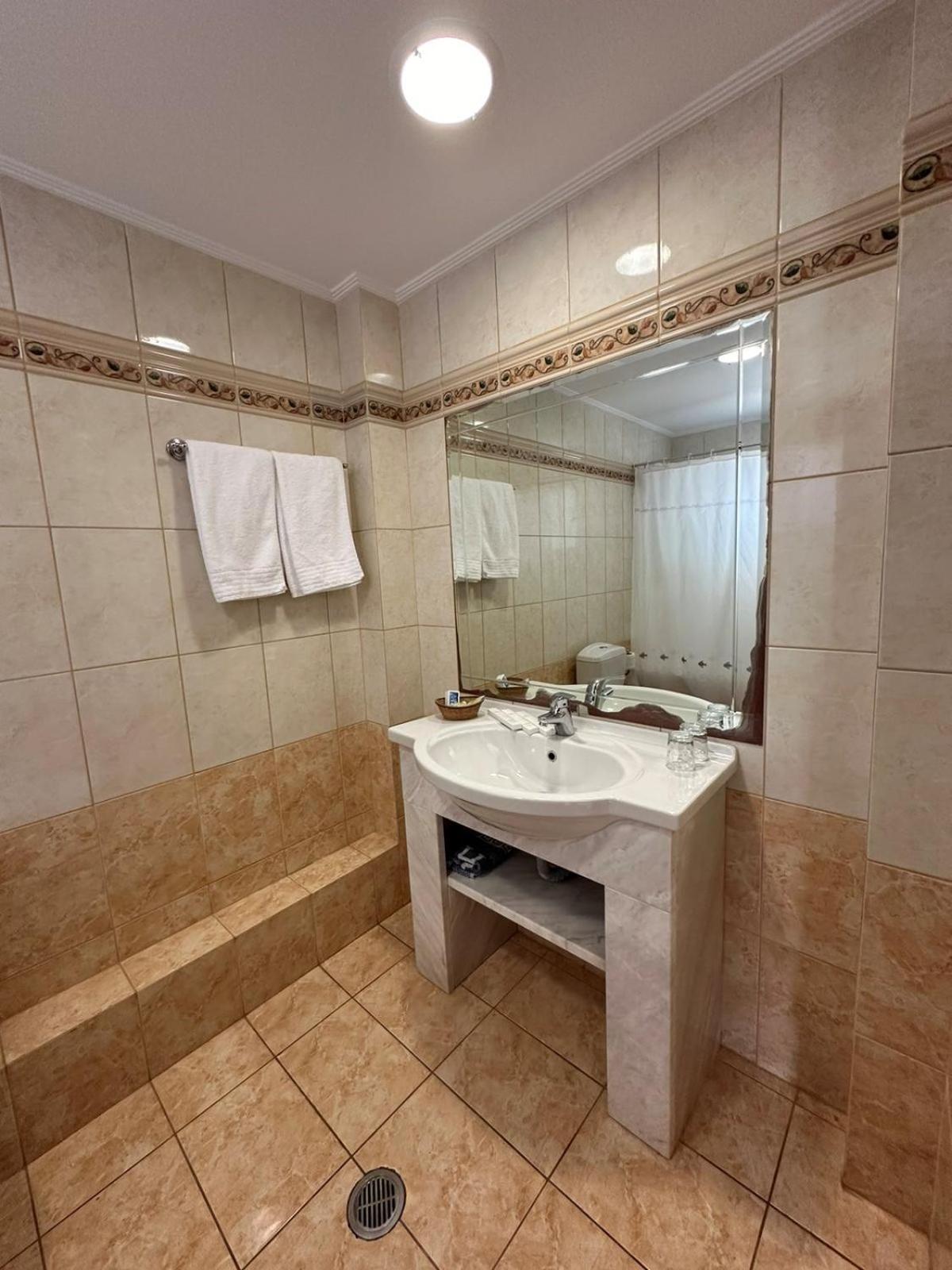 Europa Beach Hotel Galaxidi ภายนอก รูปภาพ