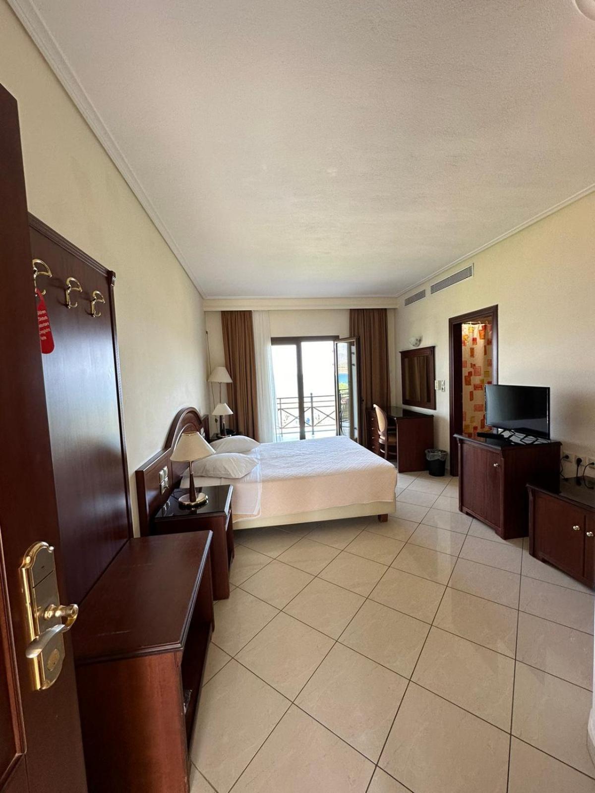 Europa Beach Hotel Galaxidi ภายนอก รูปภาพ